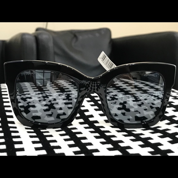 🚫SOLD🚫 NIB Authentic CHANEL Sunglasses - Picture 2 of 8